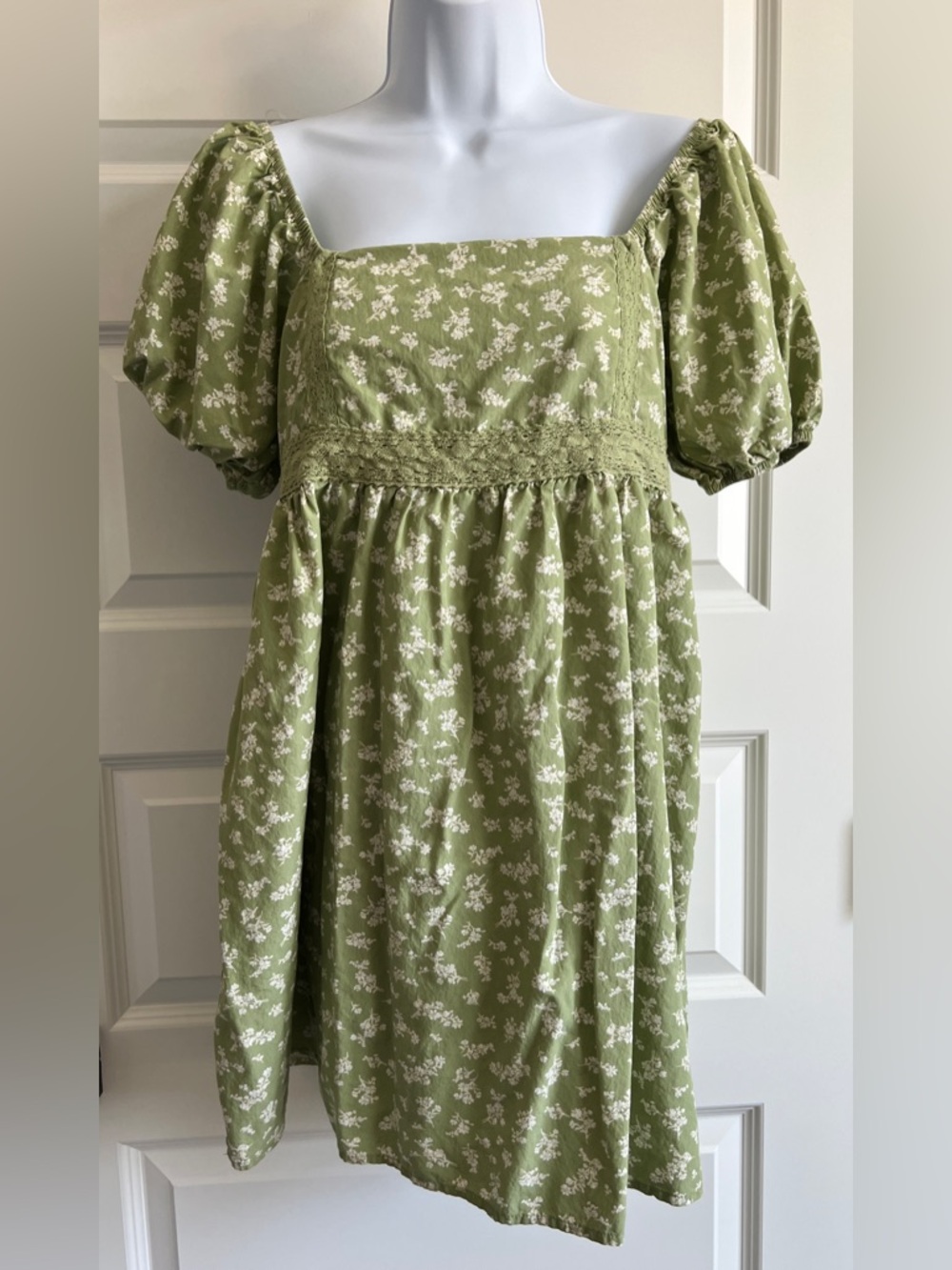 CELEBRITY PINK Boho Cottagecore Babydoll Abercrombie Size M Floral Crochet